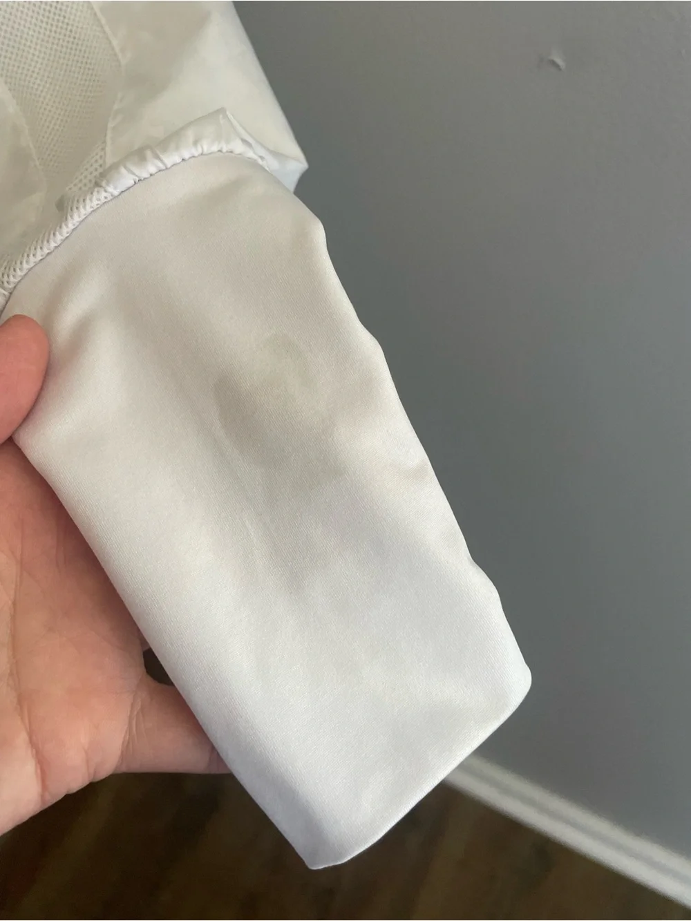 ZYIA active white